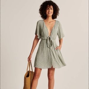Abercrombie & Fitch Button-Up Tie-Front Dress